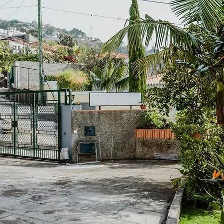 View Gardens בית נופש *